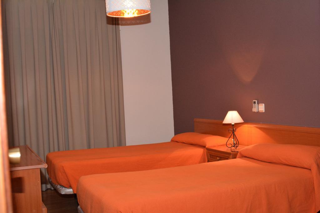 Hostal Gastrobar Carmelo Villarejo de Salvanés Kültér fotó